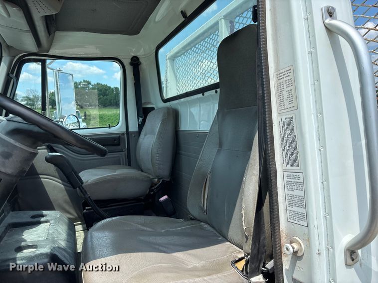 image for item FC1895 1998 International 8100 rollback truck