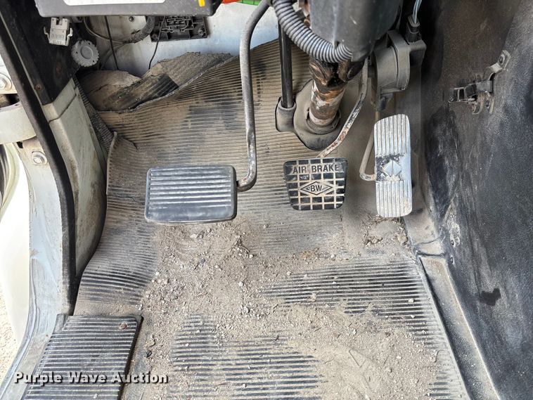 image for item FC1895 1998 International 8100 rollback truck