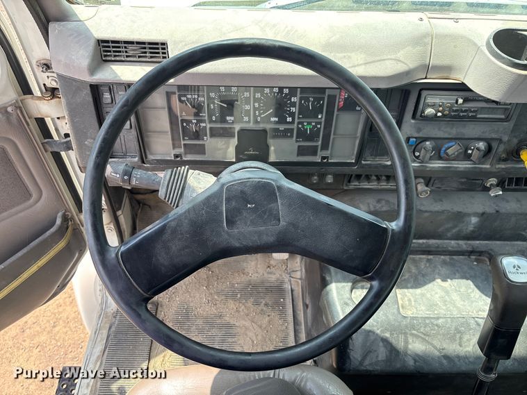image for item FC1895 1998 International 8100 rollback truck