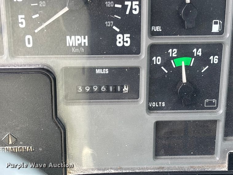 image for item FC1895 1998 International 8100 rollback truck