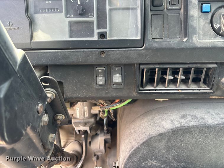 image for item FC1895 1998 International 8100 rollback truck