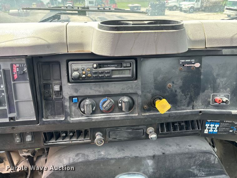 image for item FC1895 1998 International 8100 rollback truck