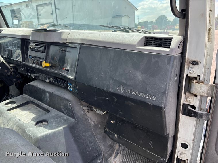 image for item FC1895 1998 International 8100 rollback truck