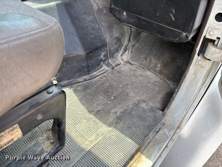image for item FC1895 1998 International 8100 rollback truck