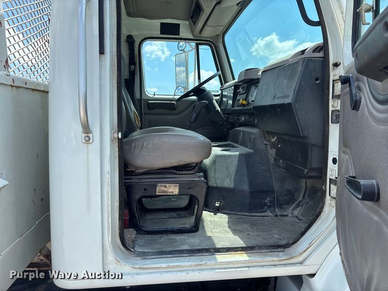 image for item FC1895 1998 International 8100 rollback truck