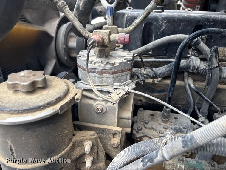 image for item FC1895 1998 International 8100 rollback truck