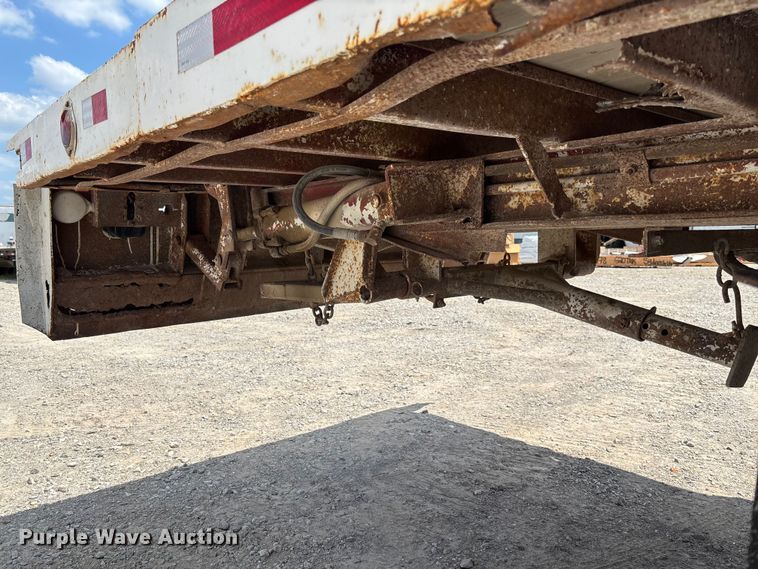 image for item FC1895 1998 International 8100 rollback truck