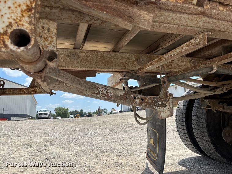 image for item FC1895 1998 International 8100 rollback truck