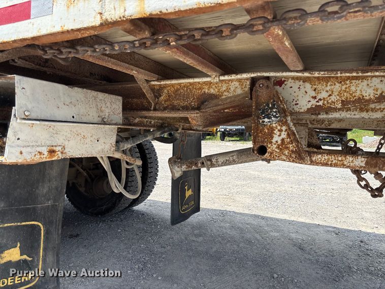 image for item FC1895 1998 International 8100 rollback truck