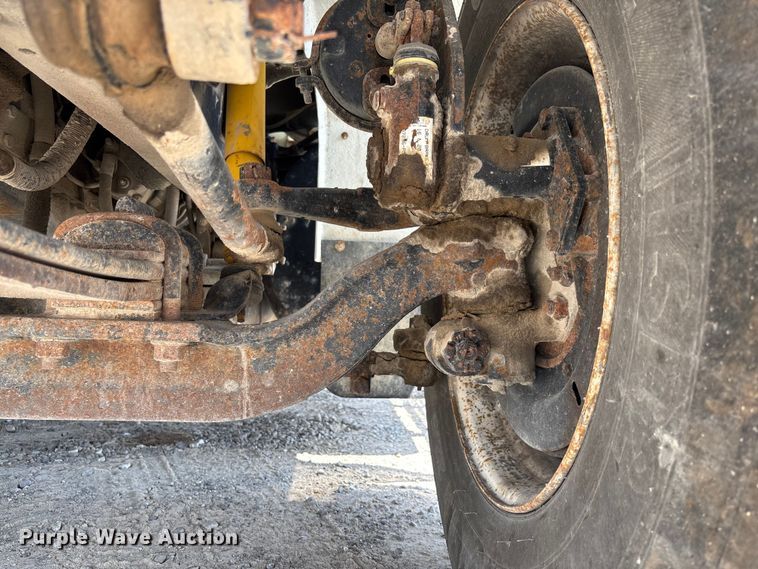 image for item FC1895 1998 International 8100 rollback truck