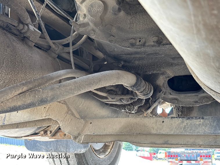 image for item FC1895 1998 International 8100 rollback truck