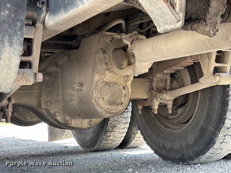 image for item FC1895 1998 International 8100 rollback truck