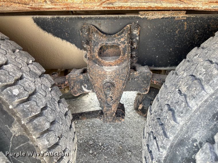 image for item FC1895 1998 International 8100 rollback truck