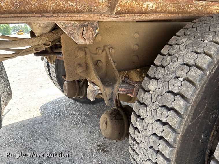 image for item FC1895 1998 International 8100 rollback truck