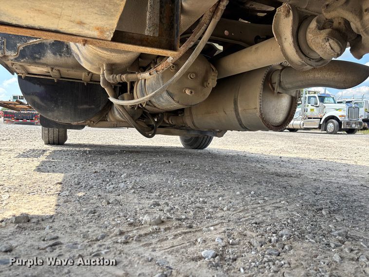 image for item FC1895 1998 International 8100 rollback truck
