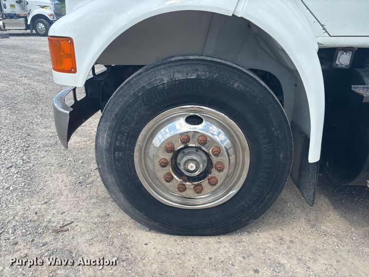 image for item FC1895 1998 International 8100 rollback truck