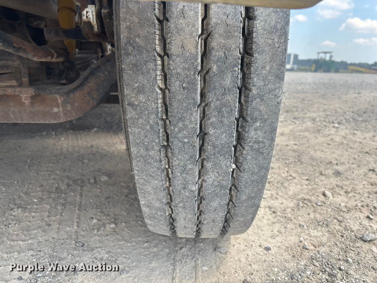 image for item FC1895 1998 International 8100 rollback truck