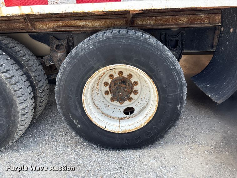 image for item FC1895 1998 International 8100 rollback truck