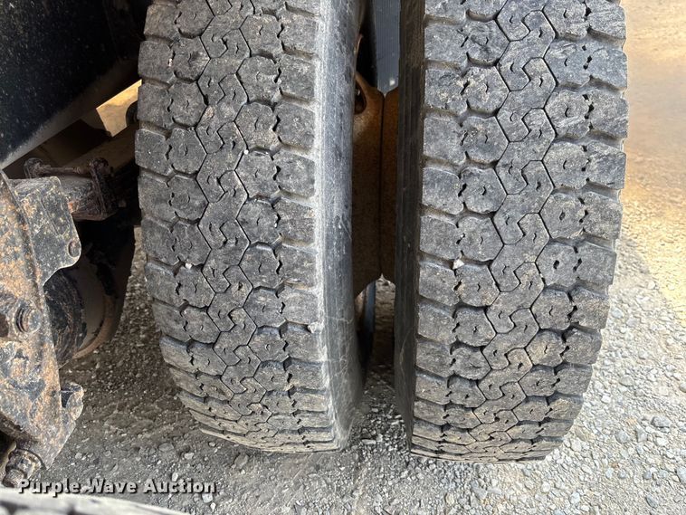 image for item FC1895 1998 International 8100 rollback truck