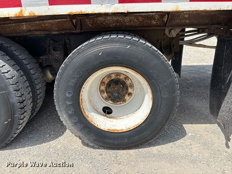 image for item FC1895 1998 International 8100 rollback truck