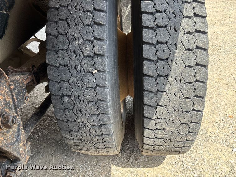 image for item FC1895 1998 International 8100 rollback truck