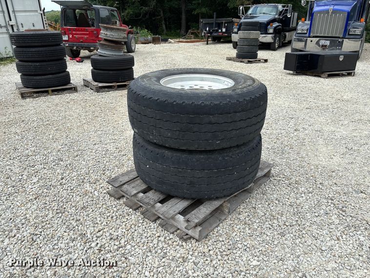 (2) Hankook AH32 425/65R22.5 tires and wheels