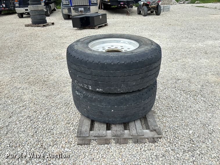 image for item FC1921 (2) Hankook AH32 425/65R22.5 tires and wheels