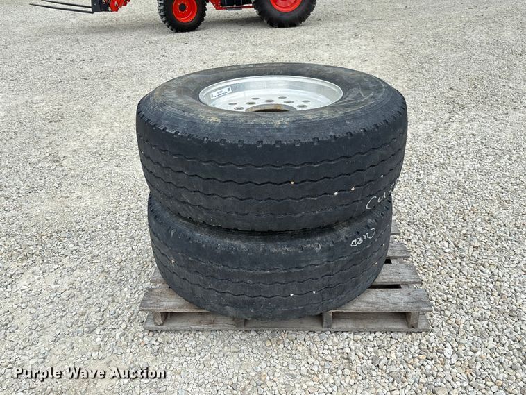 image for item FC1921 (2) Hankook AH32 425/65R22.5 tires and wheels