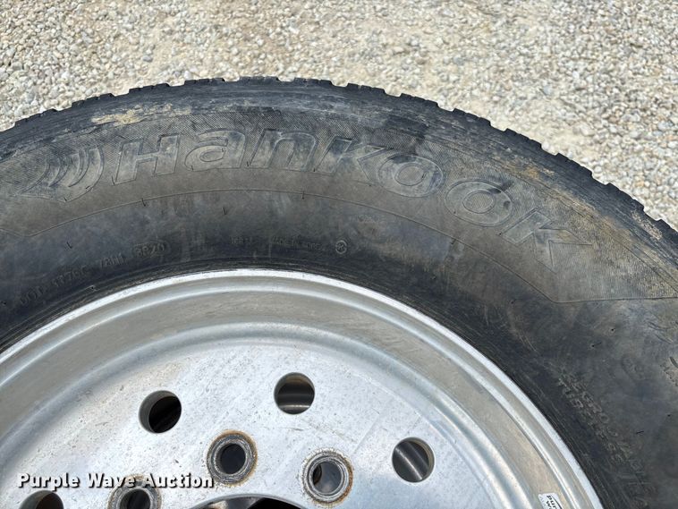 image for item FC1921 (2) Hankook AH32 425/65R22.5 tires and wheels