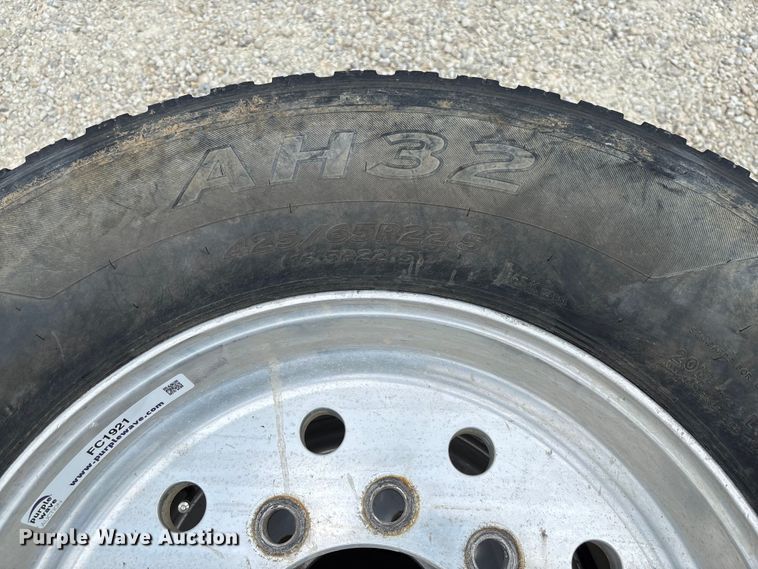 image for item FC1921 (2) Hankook AH32 425/65R22.5 tires and wheels