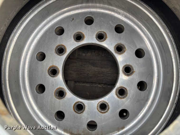 image for item FC1921 (2) Hankook AH32 425/65R22.5 tires and wheels