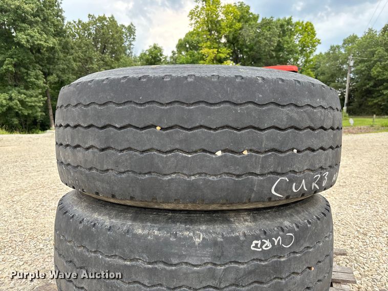 image for item FC1921 (2) Hankook AH32 425/65R22.5 tires and wheels