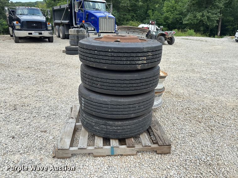 image for item FC1922 (6) 255/75R22.5 tires and wheels