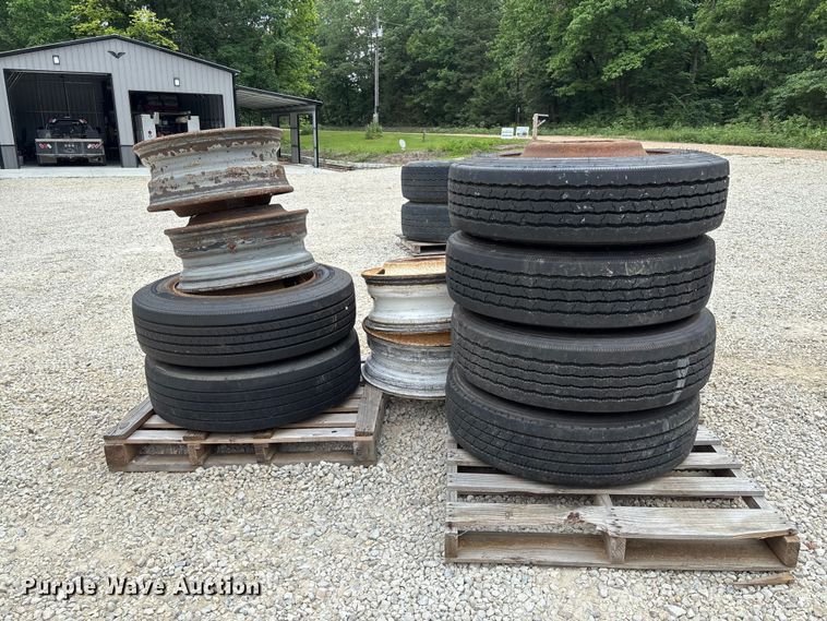 image for item FC1922 (6) 255/75R22.5 tires and wheels