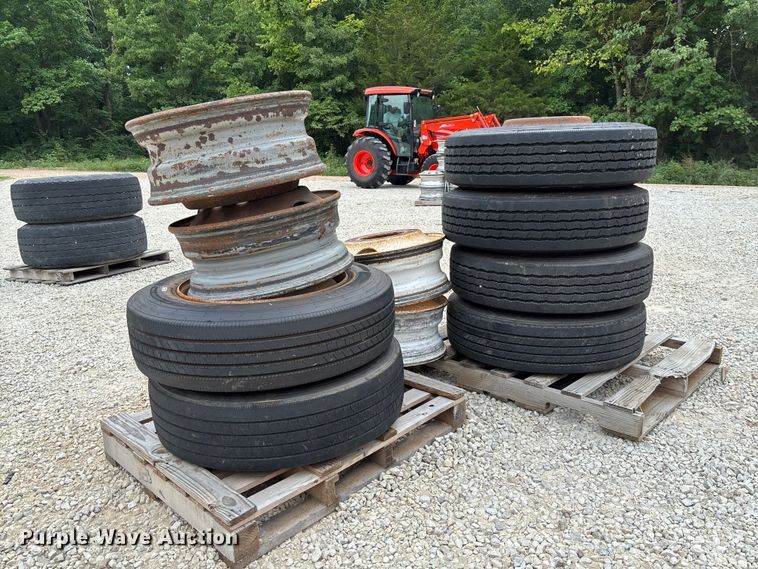 image for item FC1922 (6) 255/75R22.5 tires and wheels