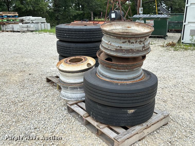 image for item FC1922 (6) 255/75R22.5 tires and wheels