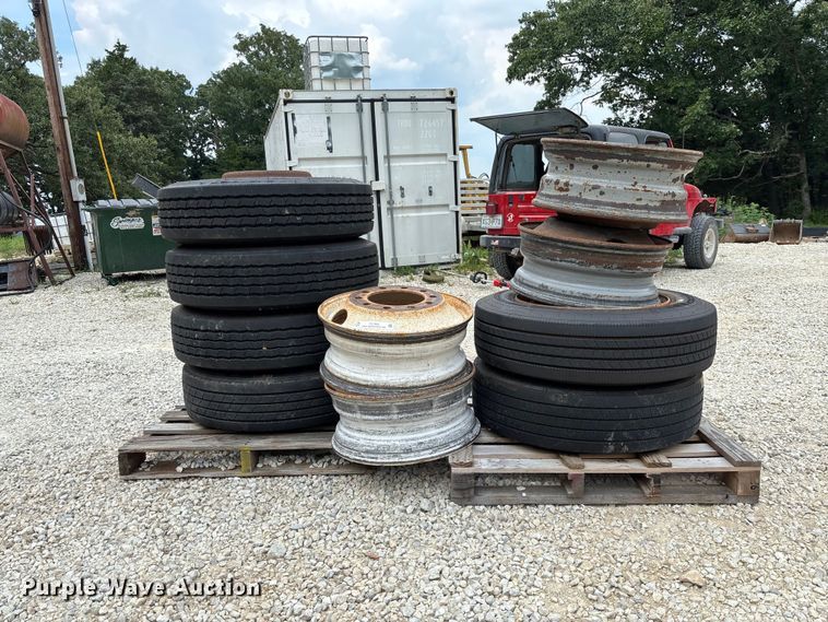 image for item FC1922 (6) 255/75R22.5 tires and wheels