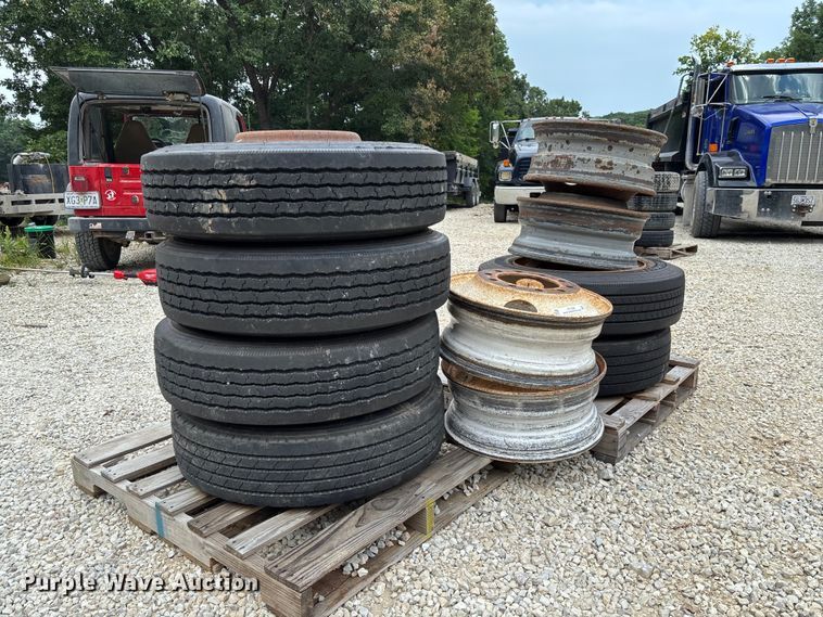 image for item FC1922 (6) 255/75R22.5 tires and wheels