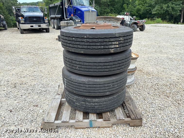image for item FC1922 (6) 255/75R22.5 tires and wheels