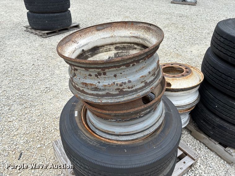 image for item FC1922 (6) 255/75R22.5 tires and wheels
