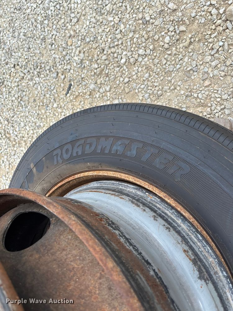 image for item FC1922 (6) 255/75R22.5 tires and wheels