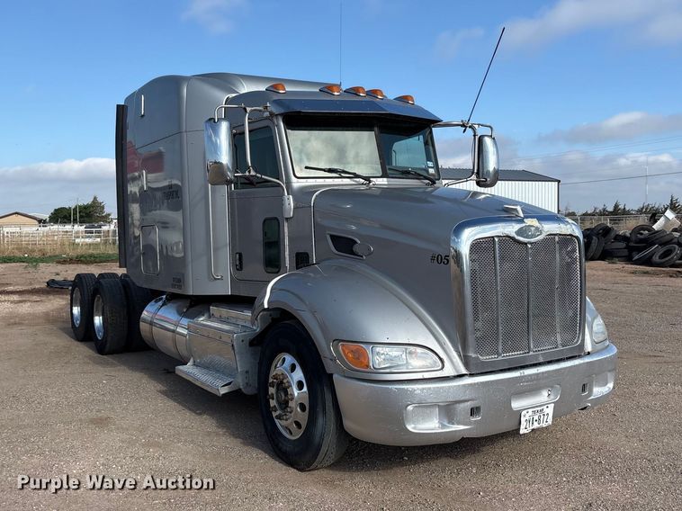 image for item FC2450 2012 Peterbilt 384 semi truck