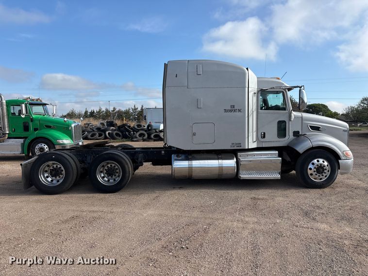 image for item FC2450 2012 Peterbilt 384 semi truck