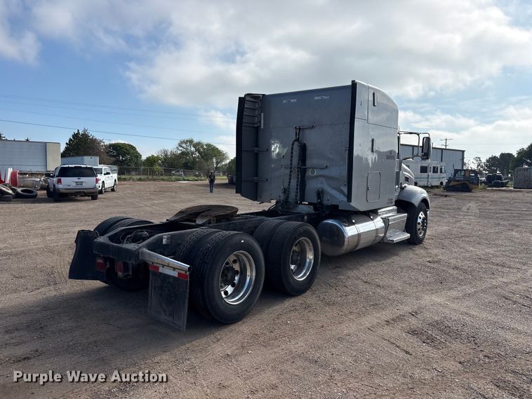 image for item FC2450 2012 Peterbilt 384 semi truck