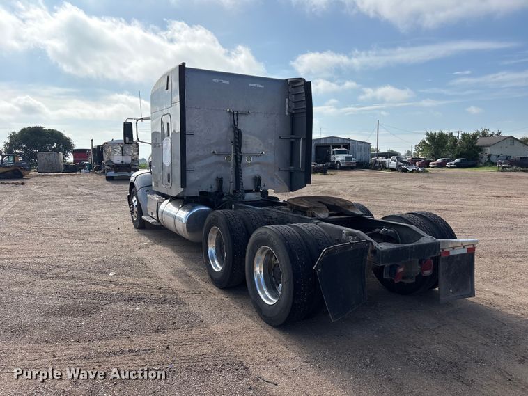 image for item FC2450 2012 Peterbilt 384 semi truck