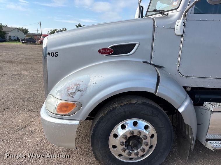 image for item FC2450 2012 Peterbilt 384 semi truck