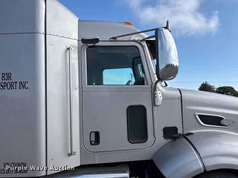 image for item FC2450 2012 Peterbilt 384 semi truck