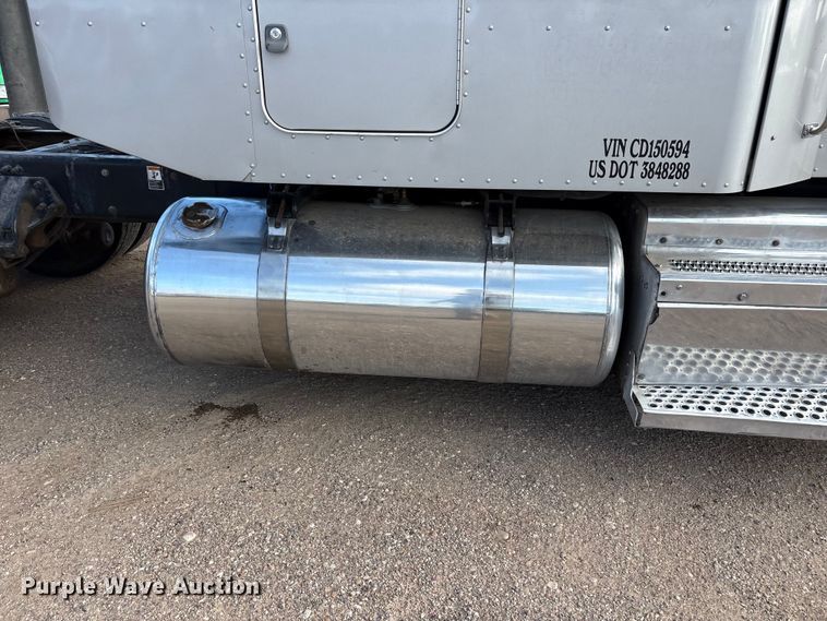 image for item FC2450 2012 Peterbilt 384 semi truck