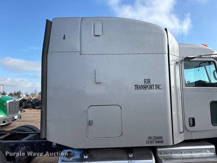 image for item FC2450 2012 Peterbilt 384 semi truck