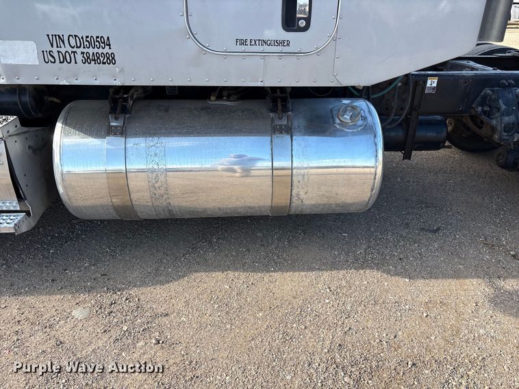 image for item FC2450 2012 Peterbilt 384 semi truck